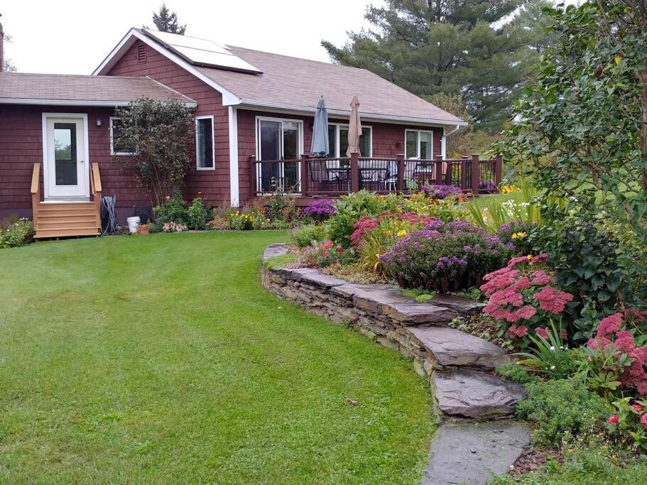 Spacious Country Retreat Close To Town And Nature, Sylvana Farm Vt 蒙彼利埃 外观 照片